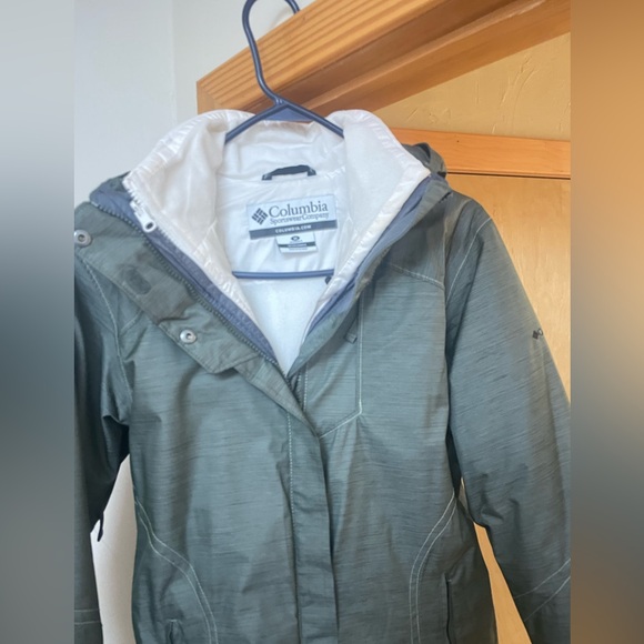 Columbia 3 in 1 jacket, Size M - Picture 13 of 14